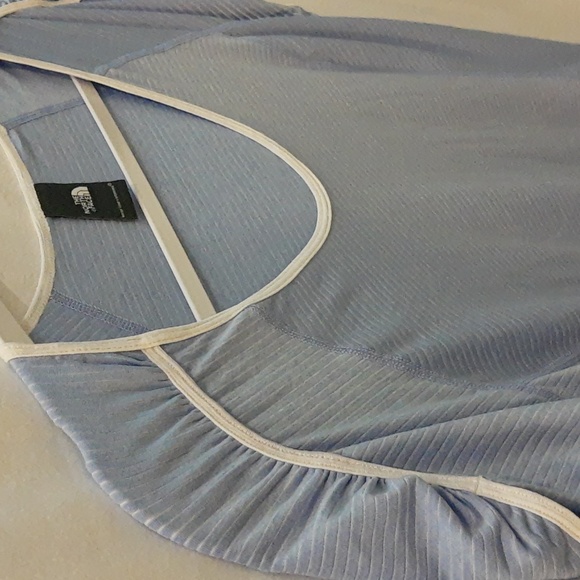 The North Face Activewear Striped Petal Sleeve Tee Women’s Large, Periwinkle - Picture 2 of 16